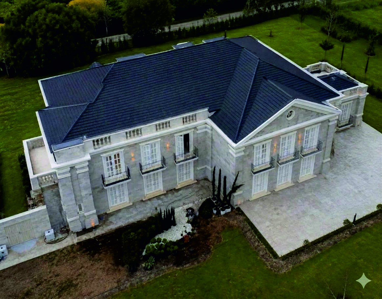 Obra con tejas de acero gravilladas modelo Shingle color Charcoal